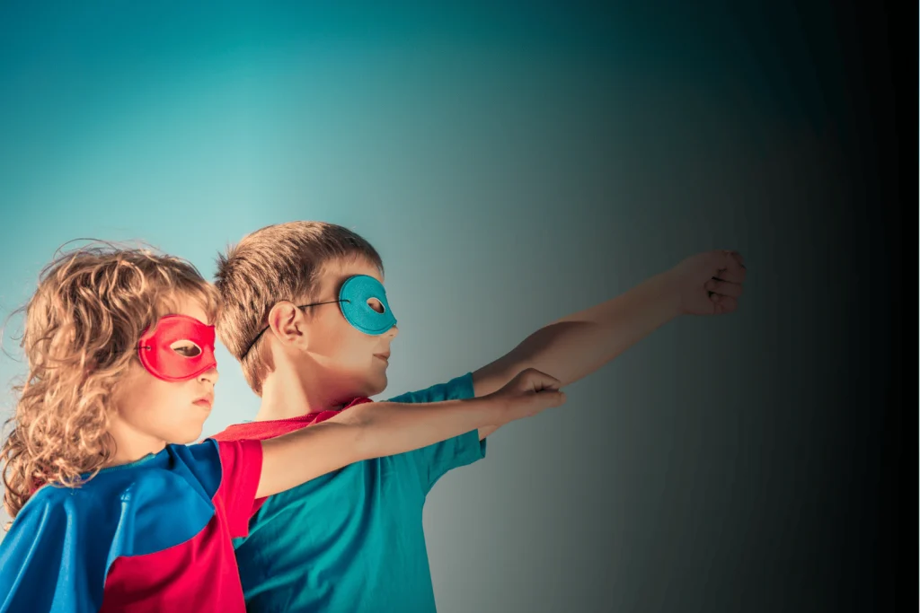 super bohaterowie - dwaj chłopcy